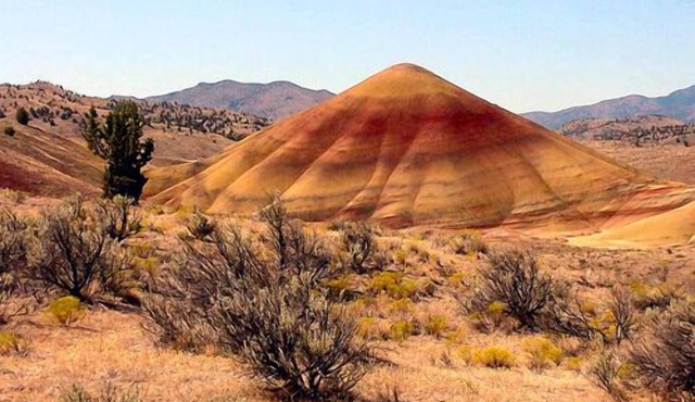 Painted Hills Vacation - Come visit one of the 7 Wonders of Oregon