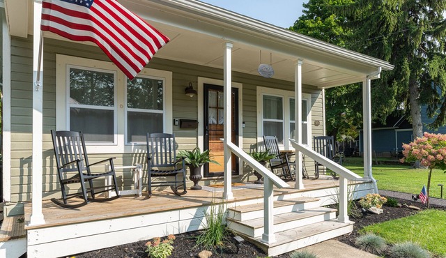 Parkview Cottage in the Heart of Youngstown - Sleeps 4/Small Dog Friendly