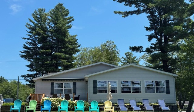 Peaceful 3-Bedroom Lake House with Stunning Sunset Views