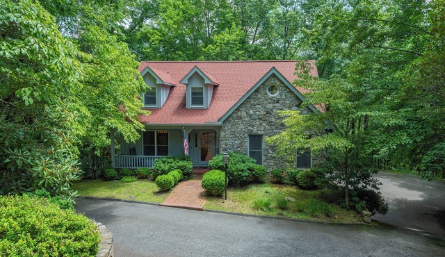 Peaceful Montreat Cottage with Winter Views