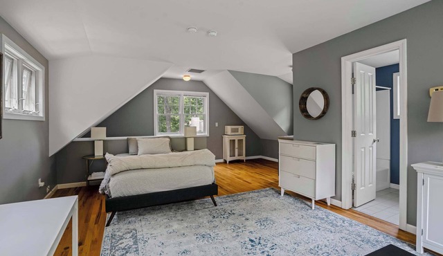 Peaceful Southampton Studio Getaway