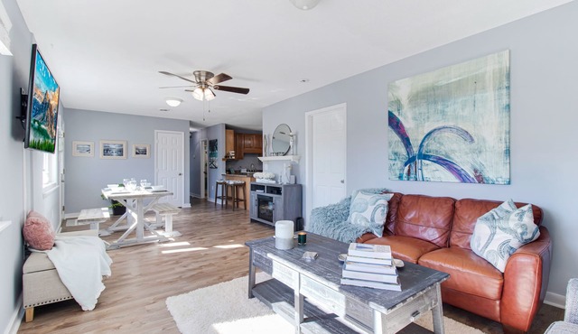 Peaceful Sunshine Cottage walk to waterfront family friendly