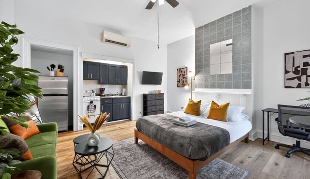 Perfect, Cozy Studio | Center City | Fast WiFi