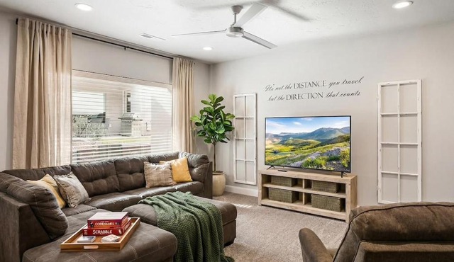 Perfect Family Getaway with Pool, Lazy River & Gym