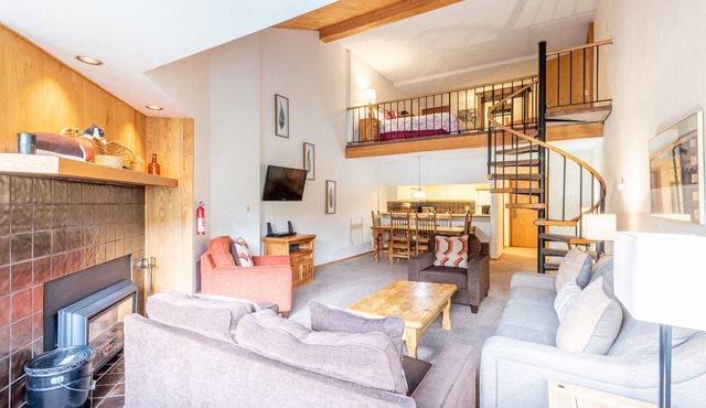 Perfect Ski-in/out condo Center Village, Free Parking, WiFi, Amazing views