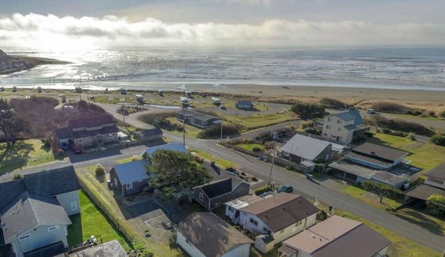 Pet-Friendly Cabin, Steps to Ocean