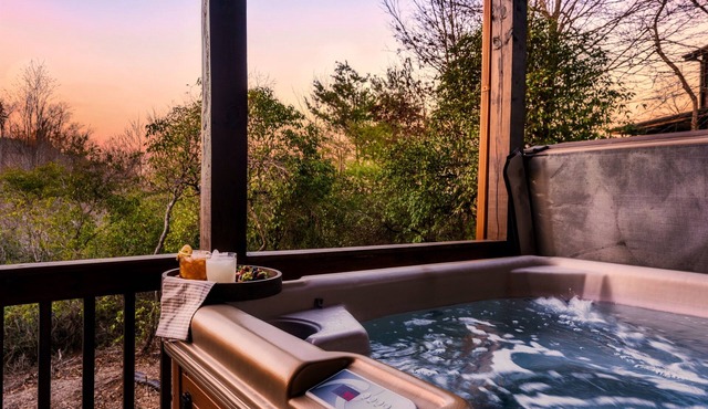 Pet Friendly Cabin|Hot Tub|Pool Table|Outdoor Fireplace