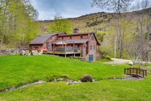 Picture-Perfect Vermont Mtn Cabin w/Hot Tub!