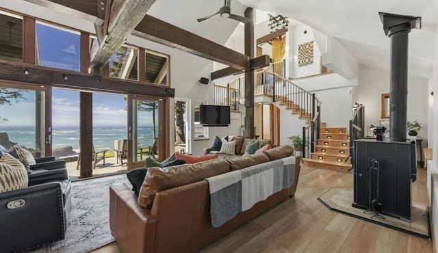 Pirate Cove - 4 BR Home Oceanfront with Ocean Access & Hot Tub