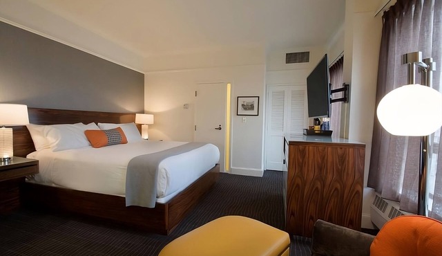 Premium King | Hotel Lucia | Art Hotel, Downtown Dining, Waterfront Walks