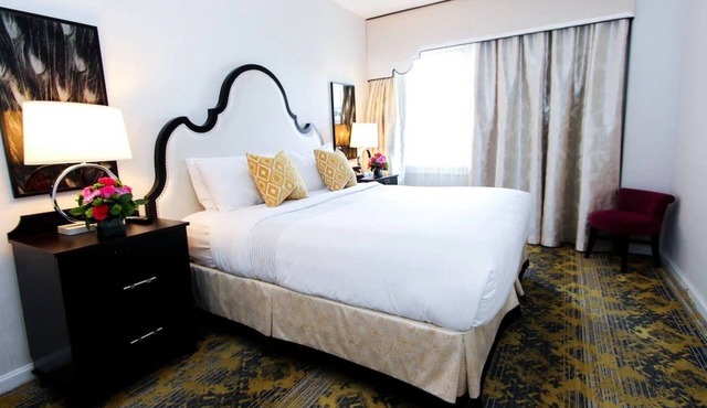 Premium Suite Escape! 2 Spacious Units Perfect for Families! Attractions Nearby!