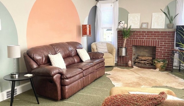 Private 2 Bedroom Apt with bike storage 1 mile to the GAP and C&O Canal/