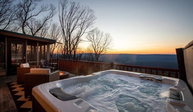Private Couples Retreat, Hot Tub, Sauna & Views
