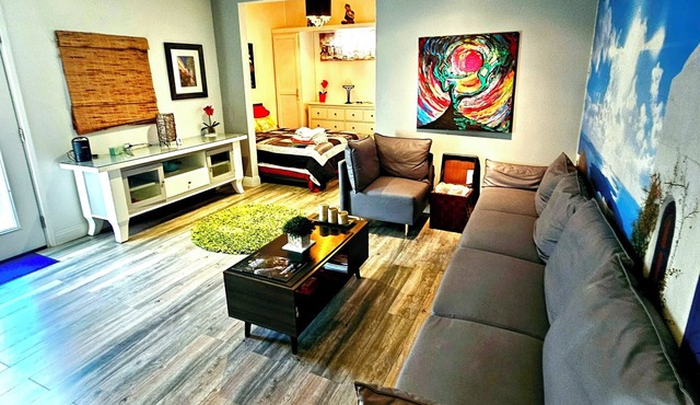 private cozy home in los feliz