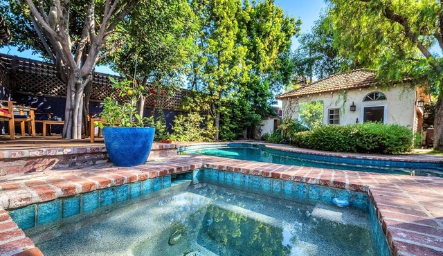 Private Pool + Hot Tub, Gated Guesthouse, Mid-City LA Near LAX