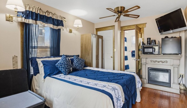 Private Smart Suite Near Yale, Train, Beach & Tweed