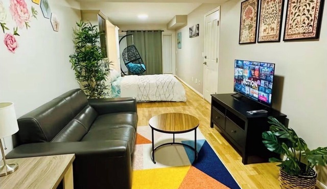 Private Studio: Separate Entry, Washroom & Living Room in Surrey