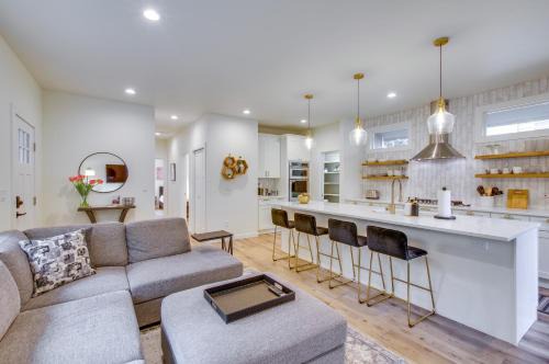 Private Yard & Fire Pit! Modern Kirkland Abode