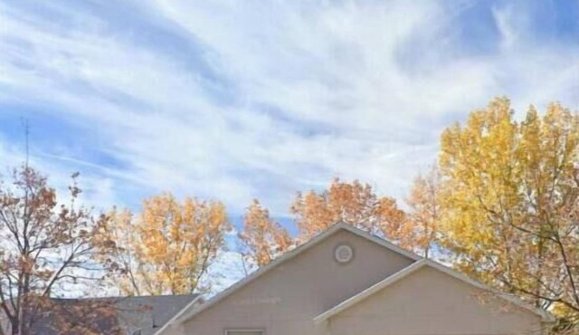 Provo Home - self-contained 2 bedroom 2 bathroom upper unit