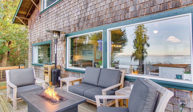 Puget Sound Cottage w/Private Community Beach!