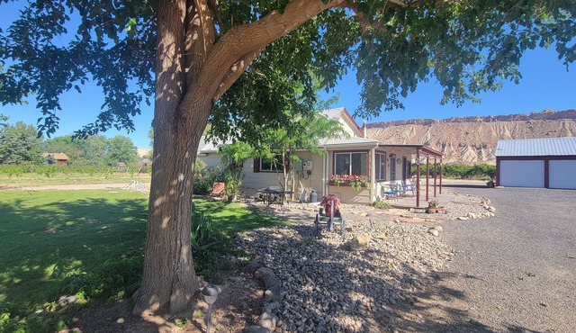 Quaint Farmhouse on Palisade Peach Orchard close to Wineries