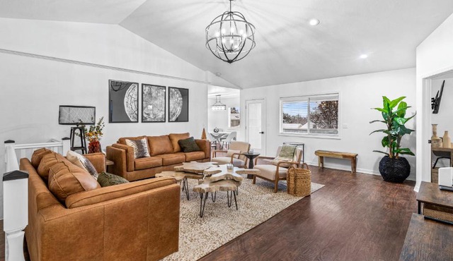 Quiet Comfortable Cliffside Estate near USU
