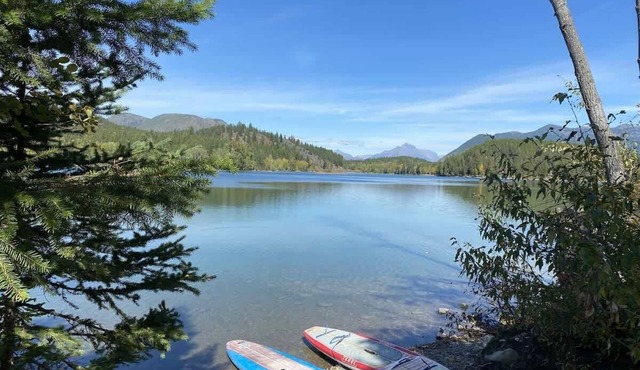 Quiet home minutes to Glacier
