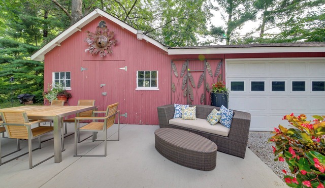 Quiet St Charles Cottage w/Patio & 4 Acres
