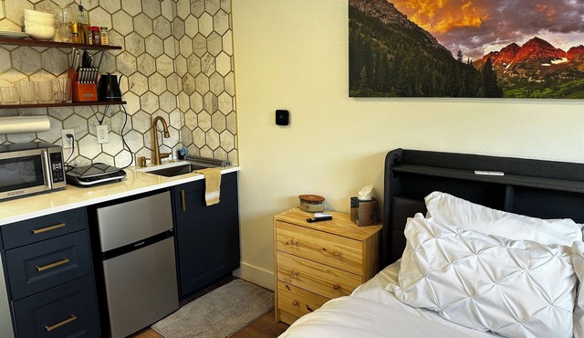 Recently built, private entrance apartment 4 blocks from Sloan Lake