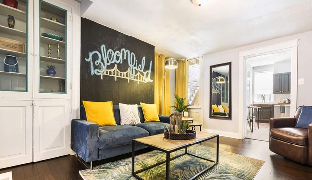 Recently refurbished, great location, walking distance to bars & restaurants! in Pittsburgh