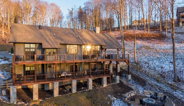 Red Sky Retreat at Eagles Nest - Vineyard, hot tub, dog-friendly