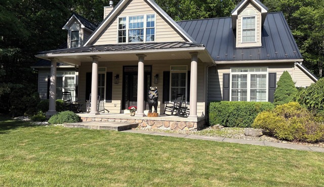 Relax in this Spacious Craftsman style home at Alpine Lake with new golf cart
