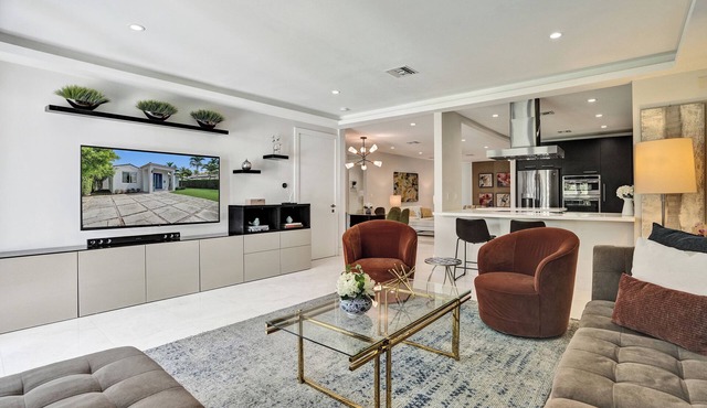Renovated 4 Bedroom home, tastefully designed!