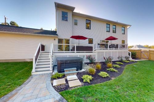 Renovated, dog-friendly home with private pool, hot tub & stunning backyard