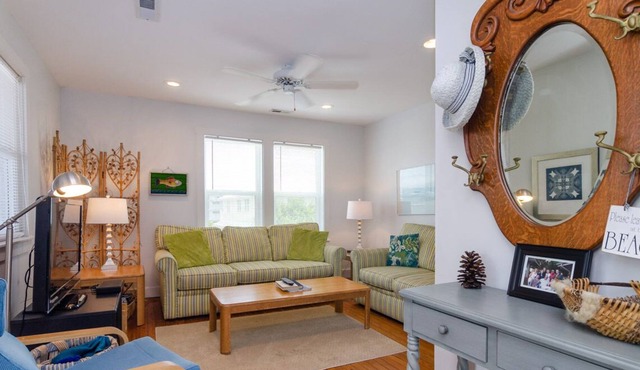 Riester Middle: Enjoy ocean and sound views and a short walk to pier