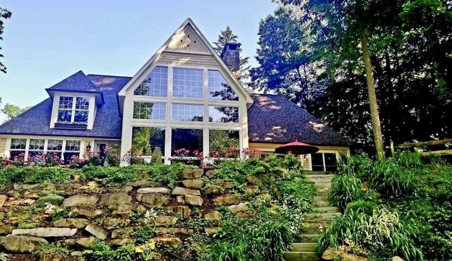 River Front Estate with Charming Guesthouse