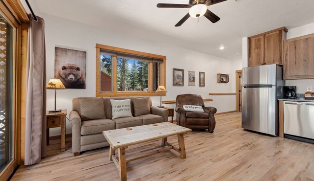 Riverfront Hideaway Private Hot Tub