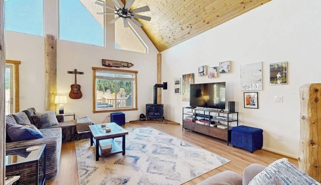 Riverfront Lodge | Hot Tub | Game Room