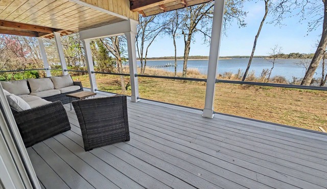 Riverside at Pear Tree Point-Waterfront Escape