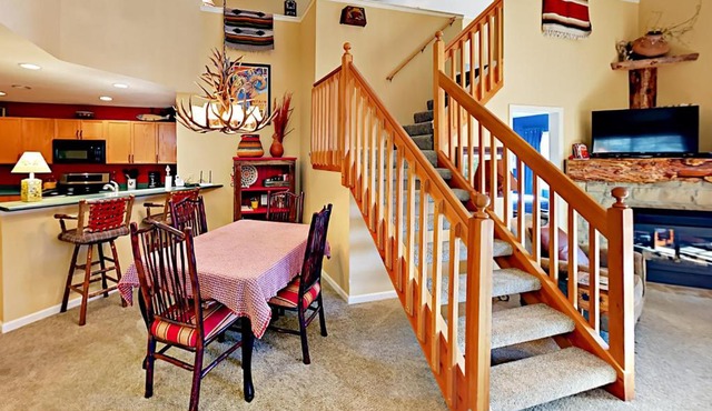 Riverside Treehouse in Edwards
