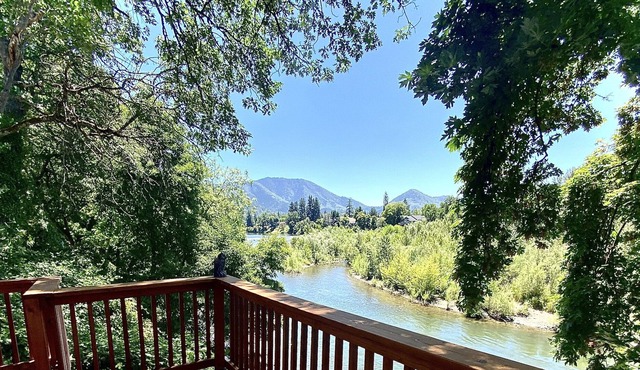 Rogue River- Luxury Retreat!