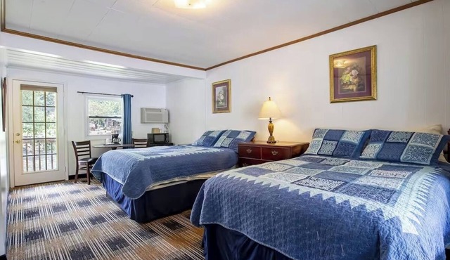Rustic Charm & River Views In Your Nature-Ready Room For Mountain Stays
