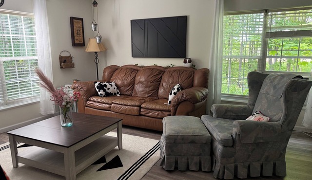 Rustic Horse-Farm Stay on 7 Acres, Near Lake Erie, Nature, Horses and More.