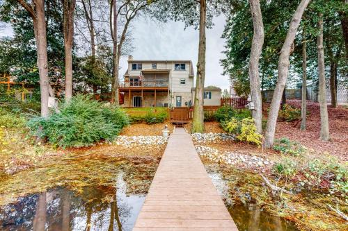 Salisbury Waterfront: Schumaker Pond Paradise!