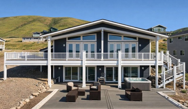 Sapphire Sunset Shores: Lakefront 3BR with Private Beach