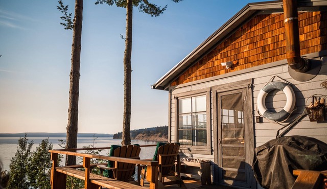Secluded Beach Cabin on Historic Discovery Bay