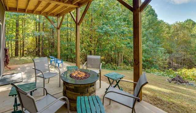 Serene Cabin w/Deck & Fire Pit in Blue Ridge Mtns