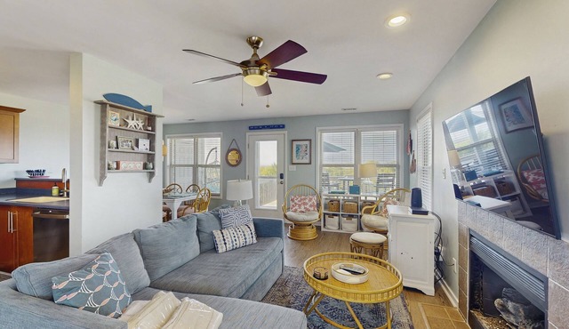Serenity Point duplex with 180-degree water view & community pool - dog-friendly