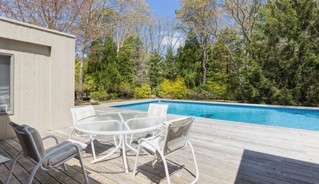 Single family home walking distance to the Beach!