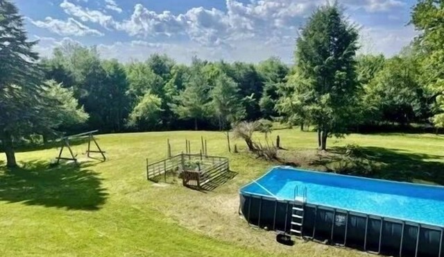 Ski Farm/Huge Pool/ Fireplaces/25 Min to Okemo